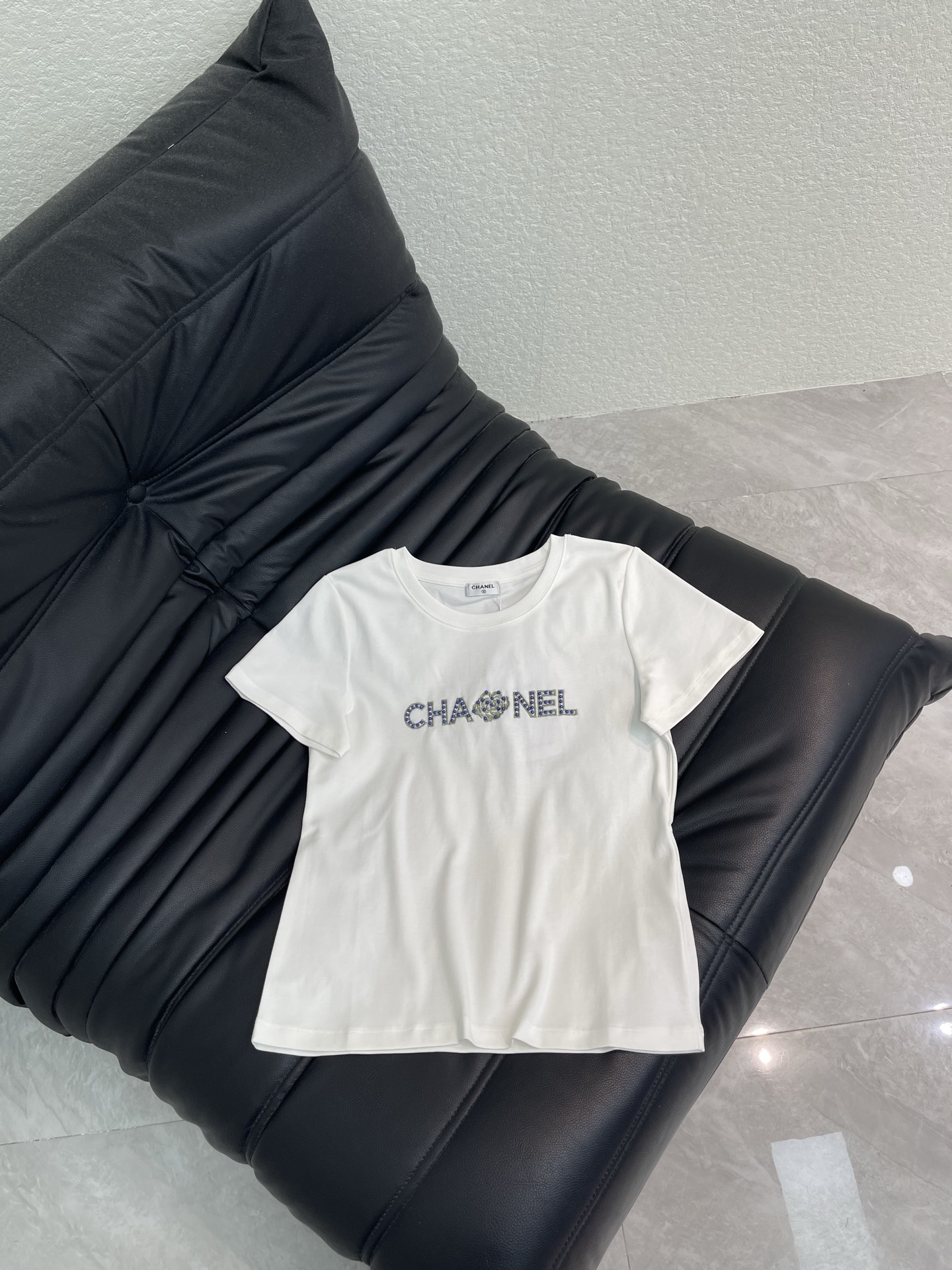 Women's short sleeves